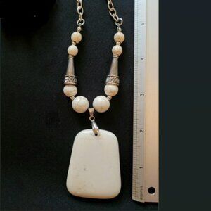 Silver tone and Stone Fashion Necklace